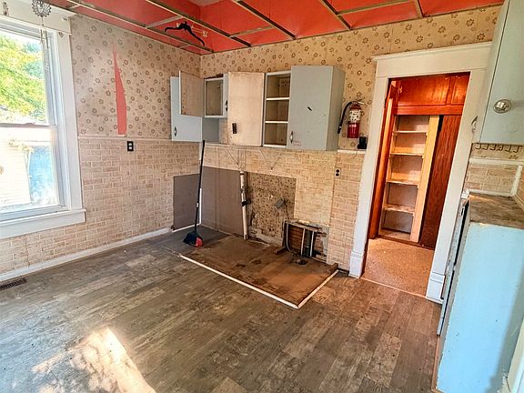 3rd image of 940 S 1st Ave