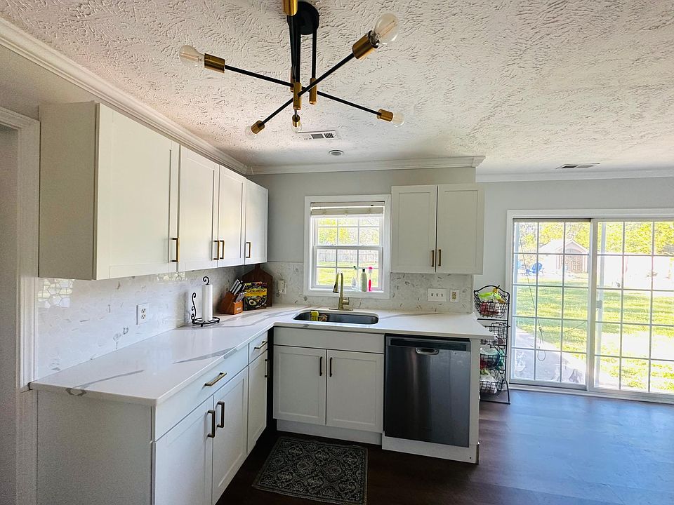1st image of 101 Camden Ct E