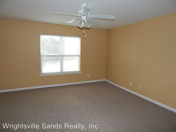 4th image of 4405 Jaybird Cir #204