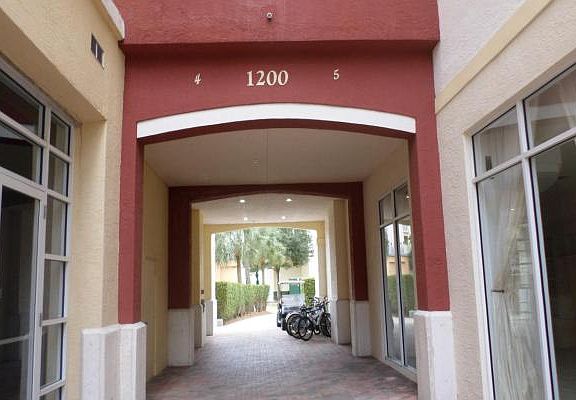 secure entrance - elevator