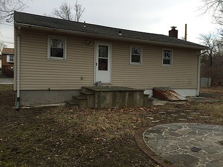 3rd image of 915 Howard Ave