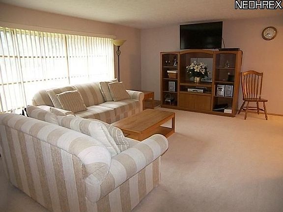 2nd image of 1729 Laurel Dr