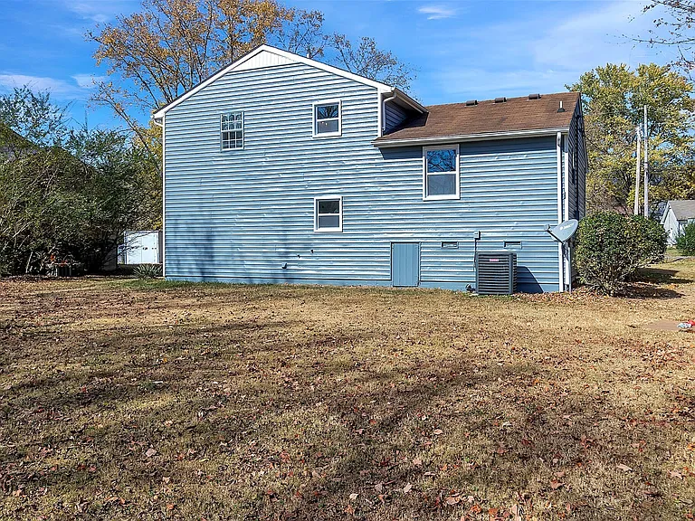 124 Grenadier Dr — Photo 23