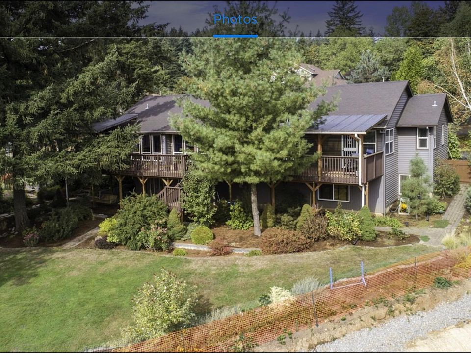 Apartment outside view, and path to separate entrance from private parking located on right side.