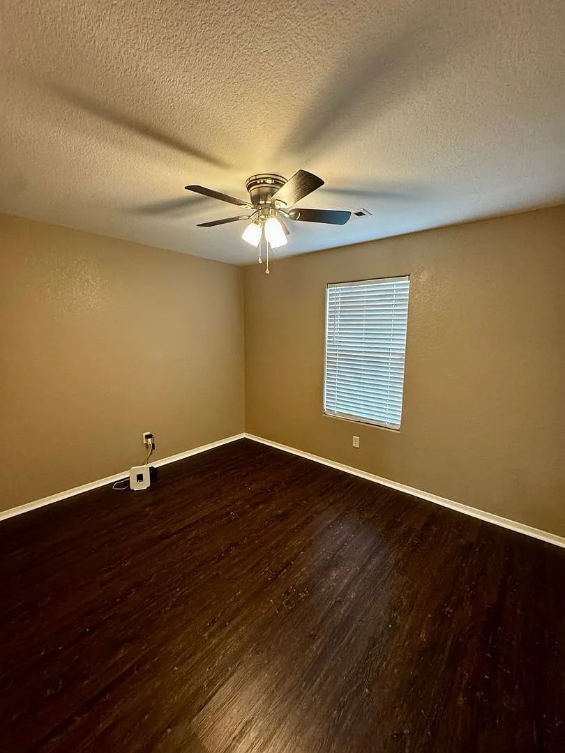 Charming 3-Bedroom Home With Fenced Yard & Fire Pit In Garfield! **Move In Specail Available** — Photo 3