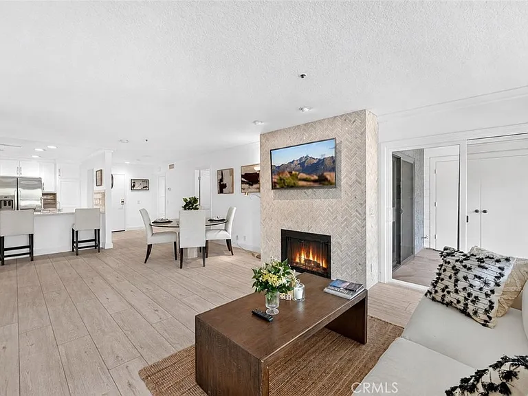 950 Cagney Ln #207 — Photo 2