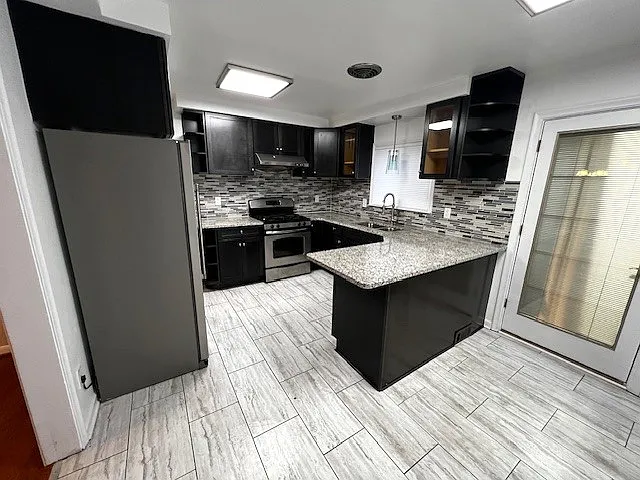 451 Maison Rd — Photo 3