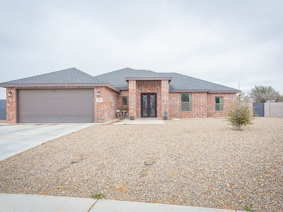 1st image of 1209 Saunders Dr