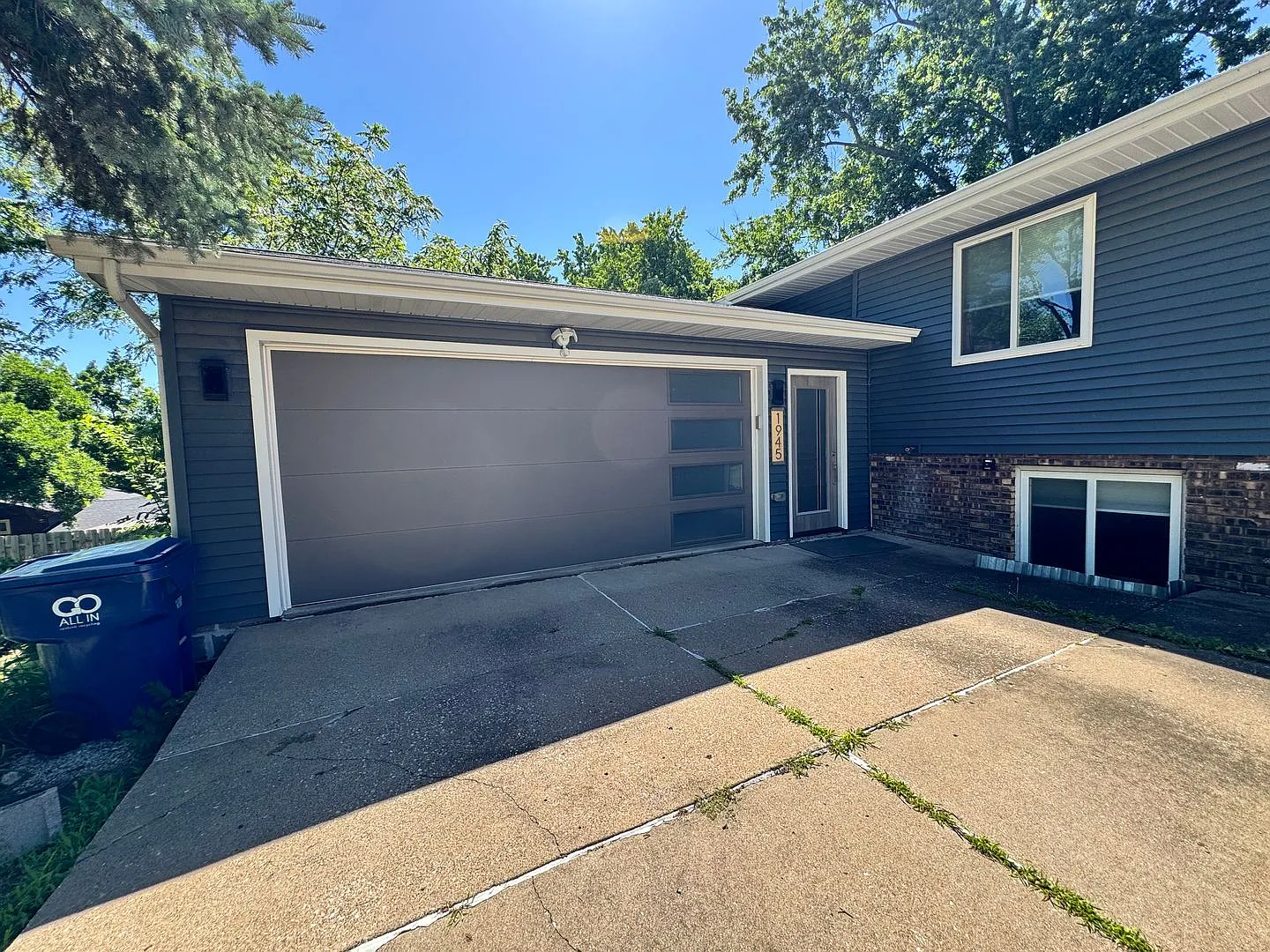 Coming Soon Beautiful 4 bedroom 3 bath home in Bettendorf — Photo 2
