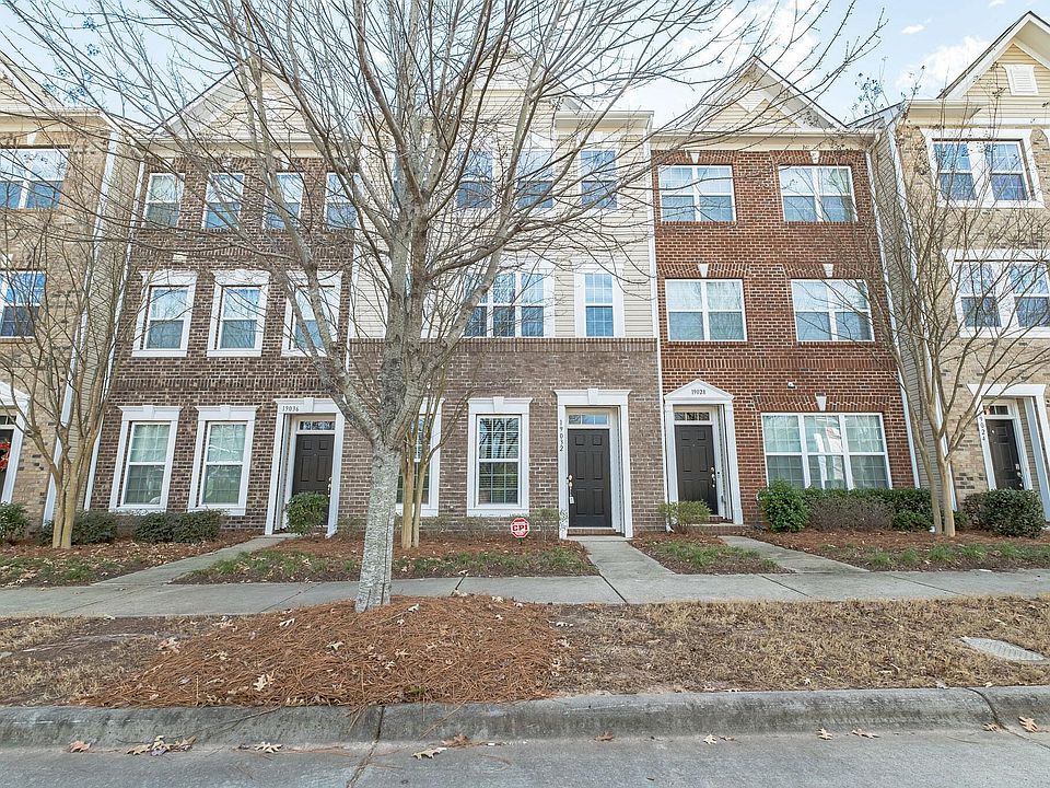 1st image of 19032 Lake Breeze Dr