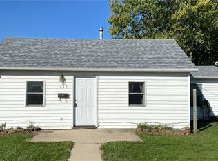 802 N 1st St, Knoxville, IA 50138