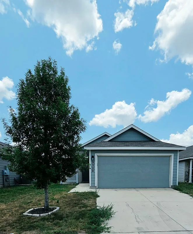 4 bed, 2.5 bath, 1950 sqft, $1,600 — Photo 1