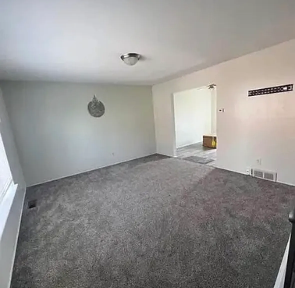 287 Riverbank St — Photo 3