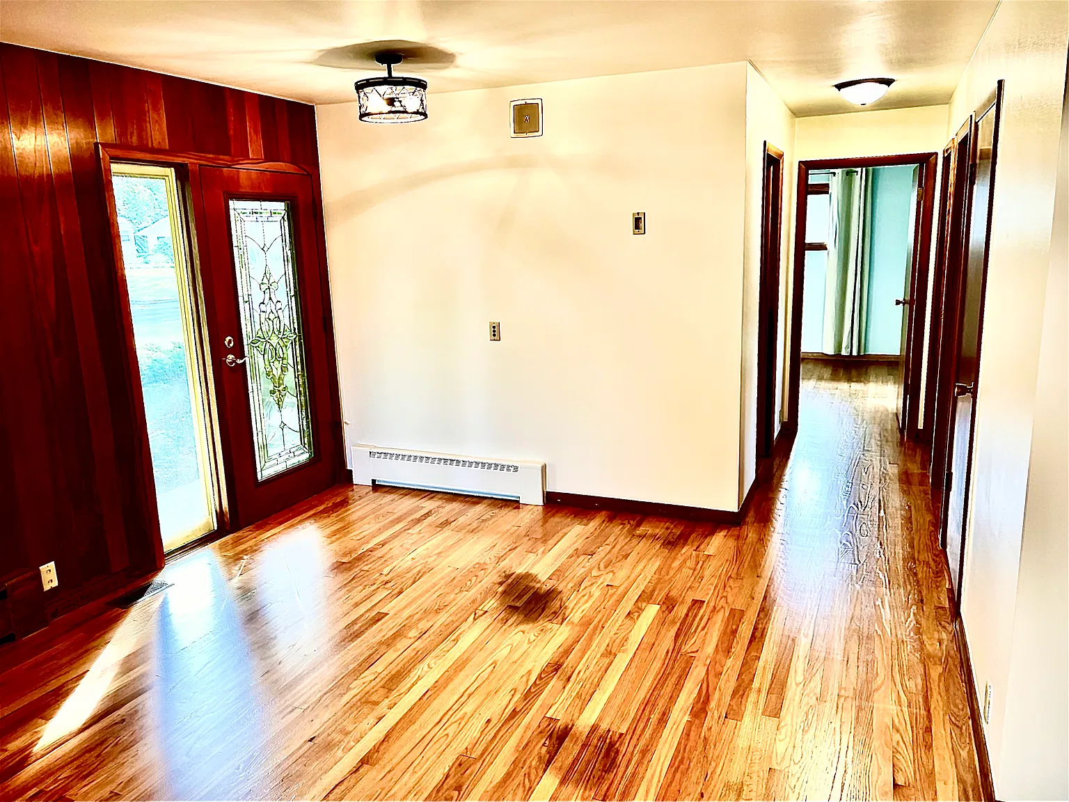 3 bed, 1.5 bath, 1400 sqft, $2,200 — Photo 3