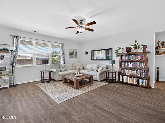 4th image of 483 St Kitts Way