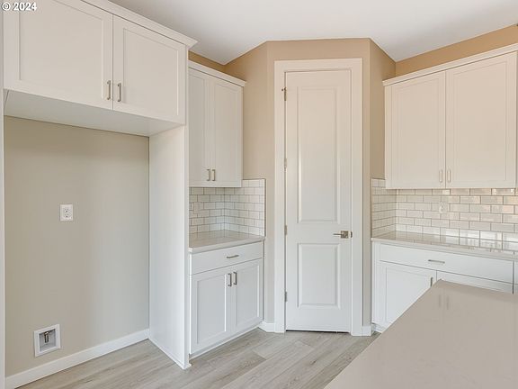 5th image of 11613 NE 136th Ave