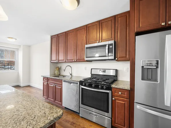 880 Boynton Avenue image 8 of 14