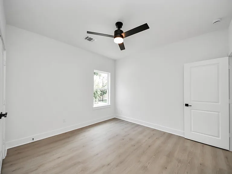 860 Rachel St #D — Photo 26