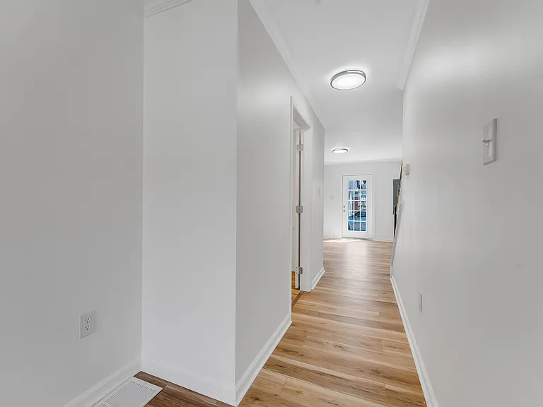 138 Putnam St — Photo 22