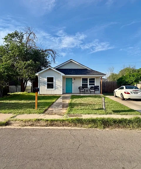 2801 Bates St — Photo 2