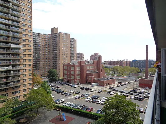 Sold by Thomas Lipovetsky, LREB | media 29