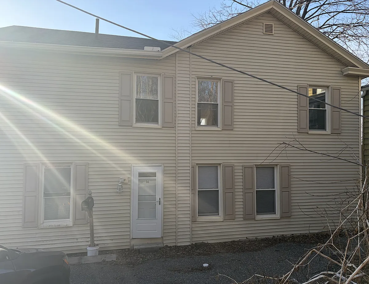 Building Photo - 16 1st St