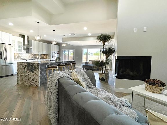 3rd image of 10520 E Vogel Avenue