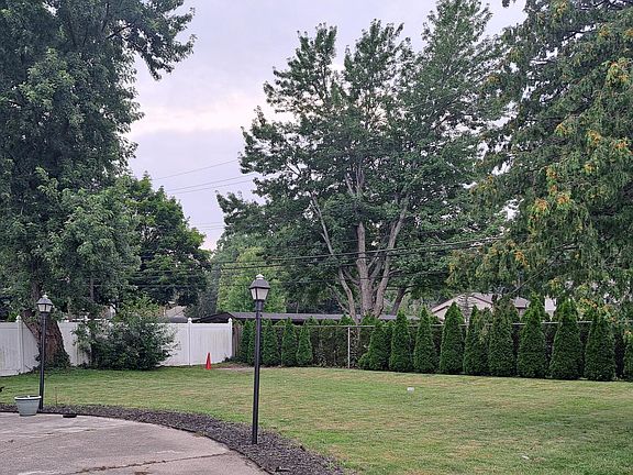 3rd image of 15101 Hubbard St APT 1