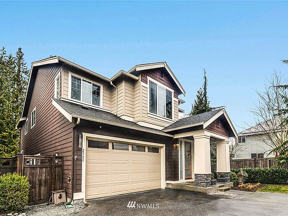Elegant MainVue Home -- Stonewater Creek on a cul de sac backing to a greenbelt.