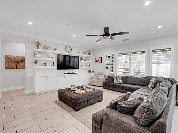 4th image of 2820 Cameo St