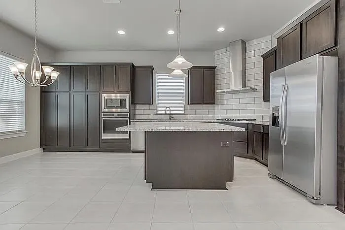 4655 Katherine Dr — Photo 2