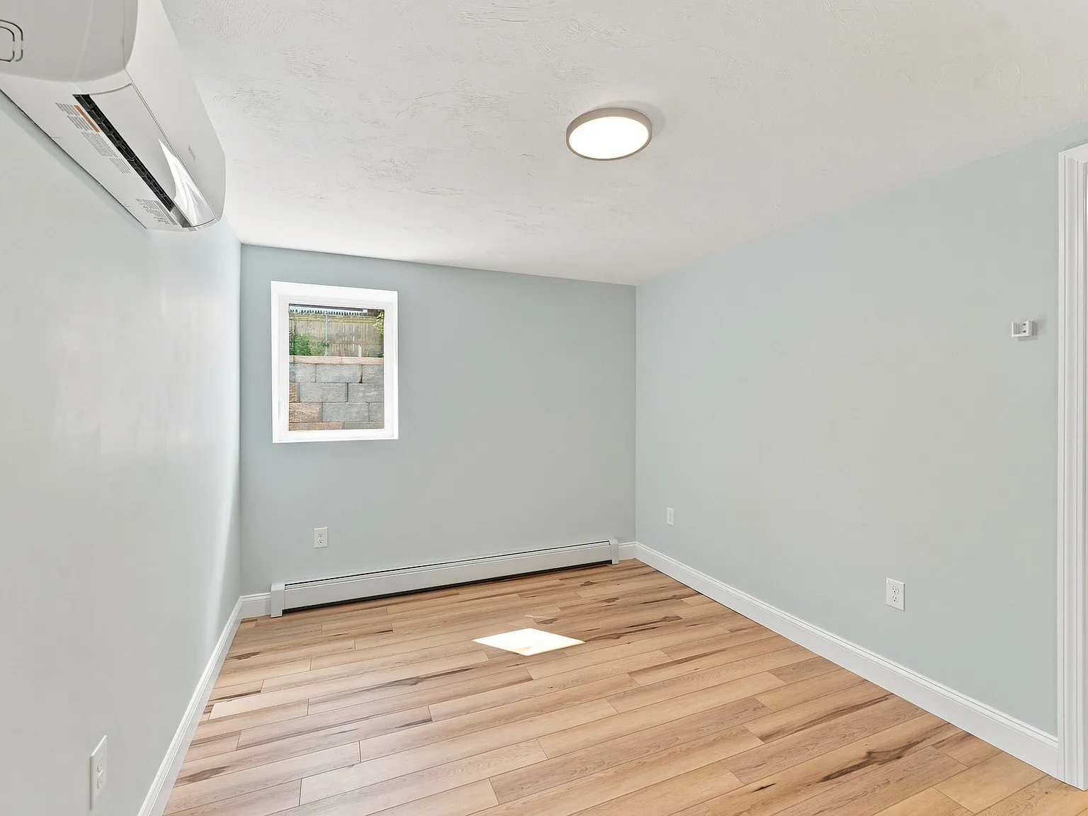 2 bed, 1050 sqft, $2,750 — Photo 4