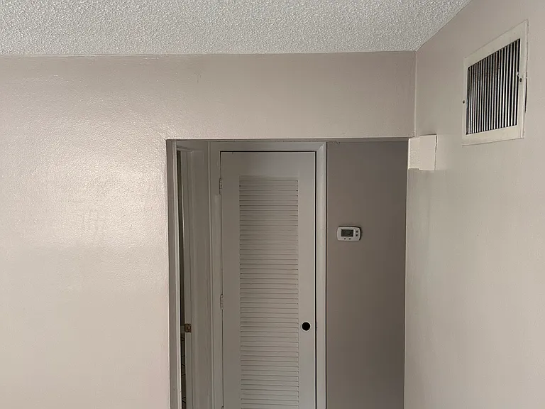 702 Heritage Ln — Photo 9