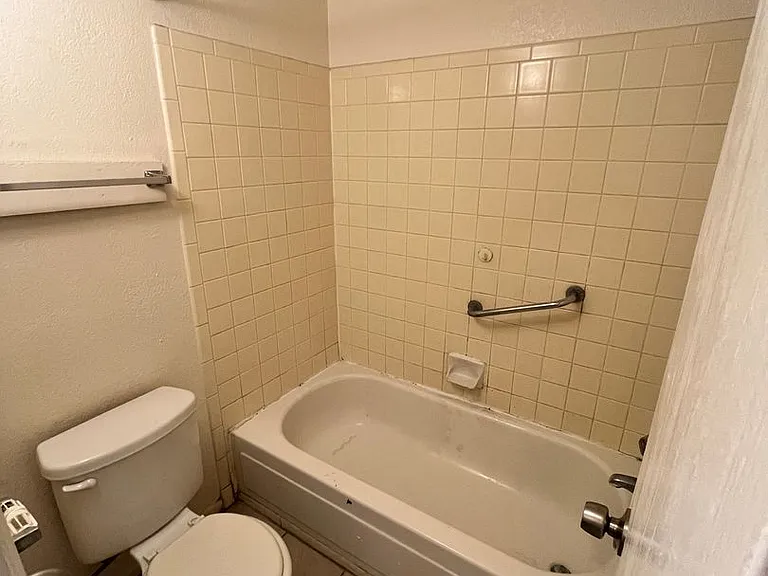 3052 N Alvernon Way — Photo 9