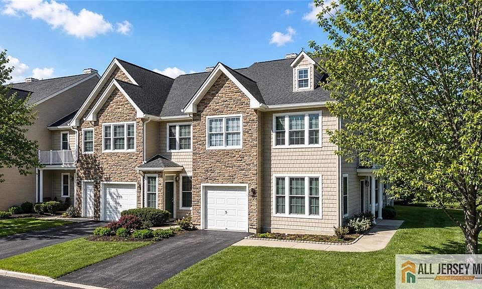 1st image of 19 Amber Dr