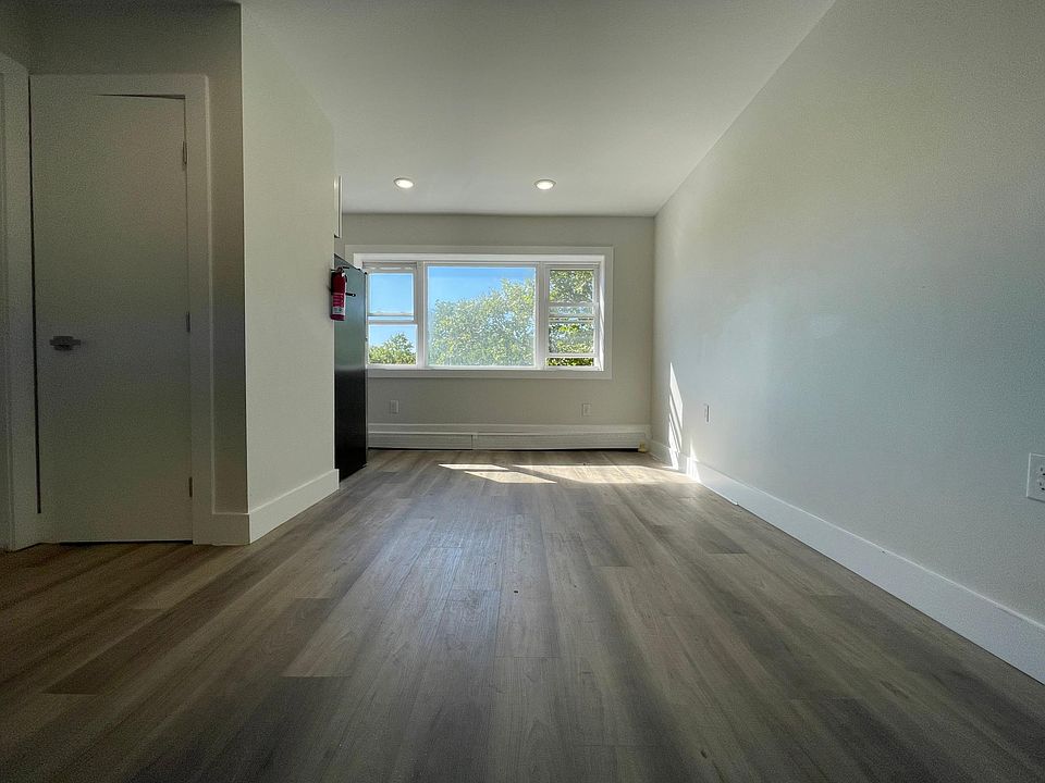 2nd image of 2505 Kennedy Blvd #13B
