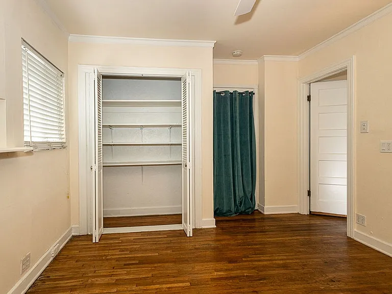 812 N June St — Photo 58