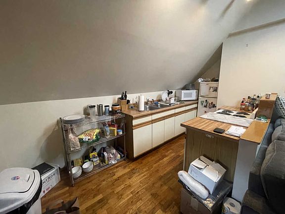 5th image of 2738 N Wilton Ave #3