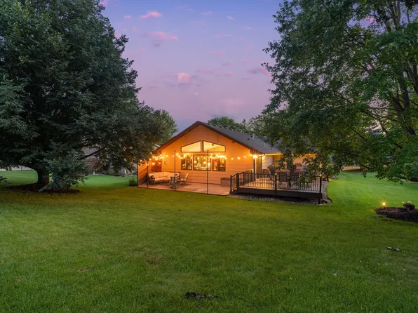 1104 Lavon Ln, Burnsville, MN 55306