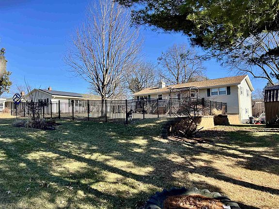 5th image of 639 Sussex Dr