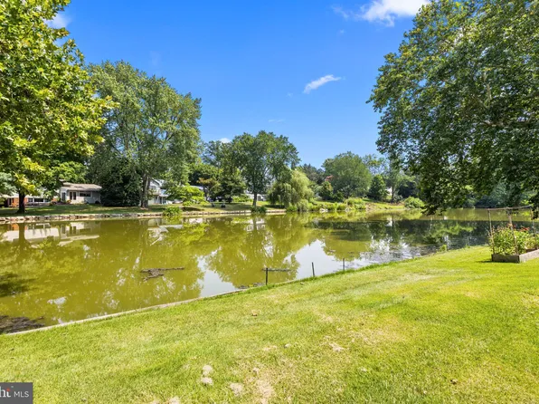 2330 Lakeview Dr, Yardley, PA 19067