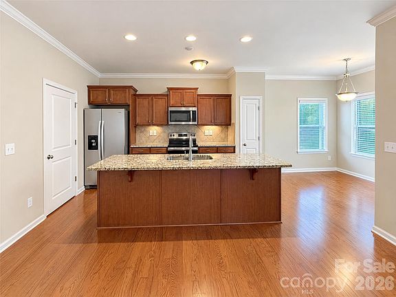 3rd image of 2411 Bergamot St
