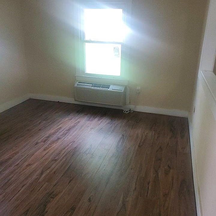 2nd image of 722 Claire Ave
