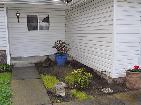 2nd image of 3142 Sylvan Dr