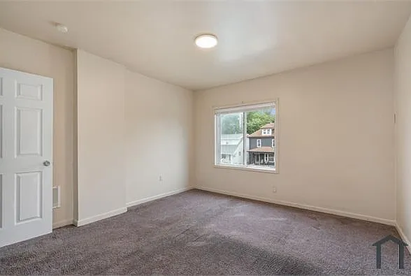48 S Richardson Ave — Photo 17