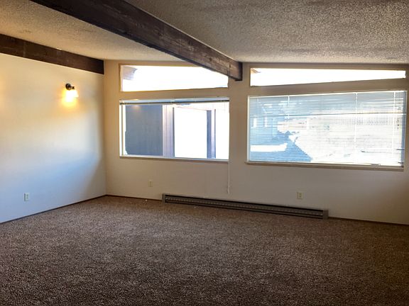 3rd image of 320 N Nile Ave