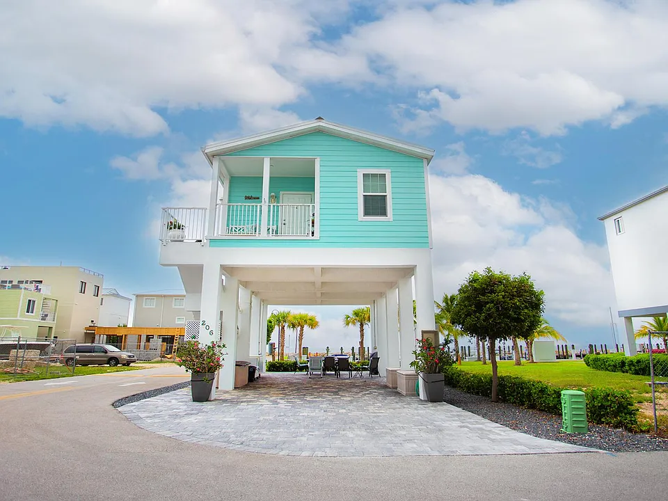 94825 Overseas Hwy #206