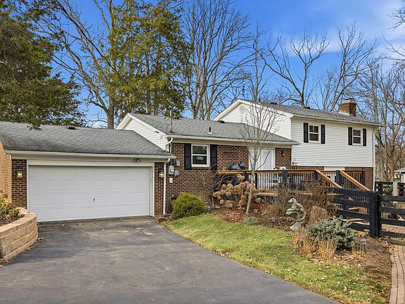 4th image of 155 Carolyn Ln