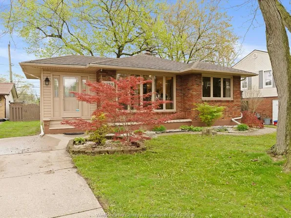 4330 Mount Royal Dr, Windsor, ON N9G 2C4