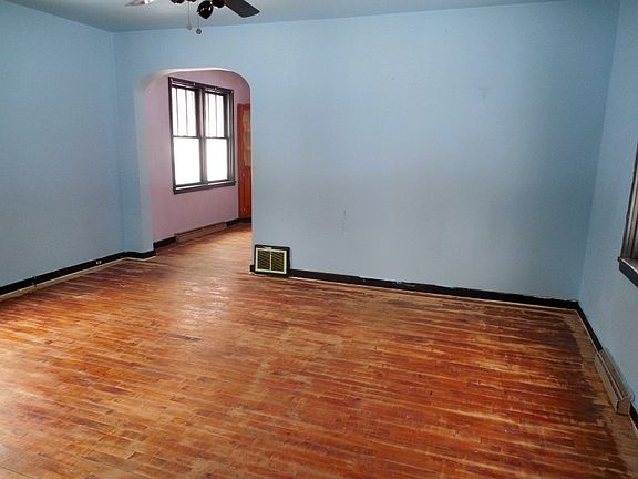 3rd image of 517 Lyman St